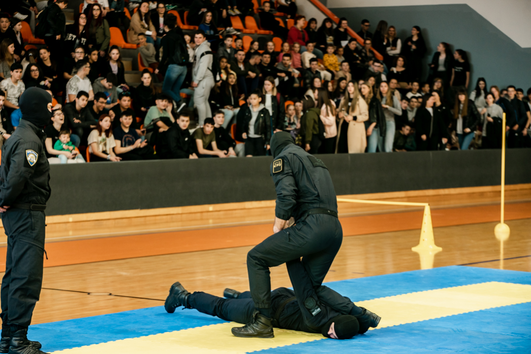 Tribine na Baldekinu pune, policija zauzela teren: Tko želi postati policajac?