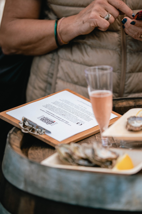 Uživajte u morskim delicijama kušaonice školjaka i vina Oyster22!