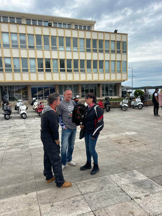 Stotinjak zaljubljenika u Vespe na šibenskoj rivi: Napravit će i đir do Drniša 