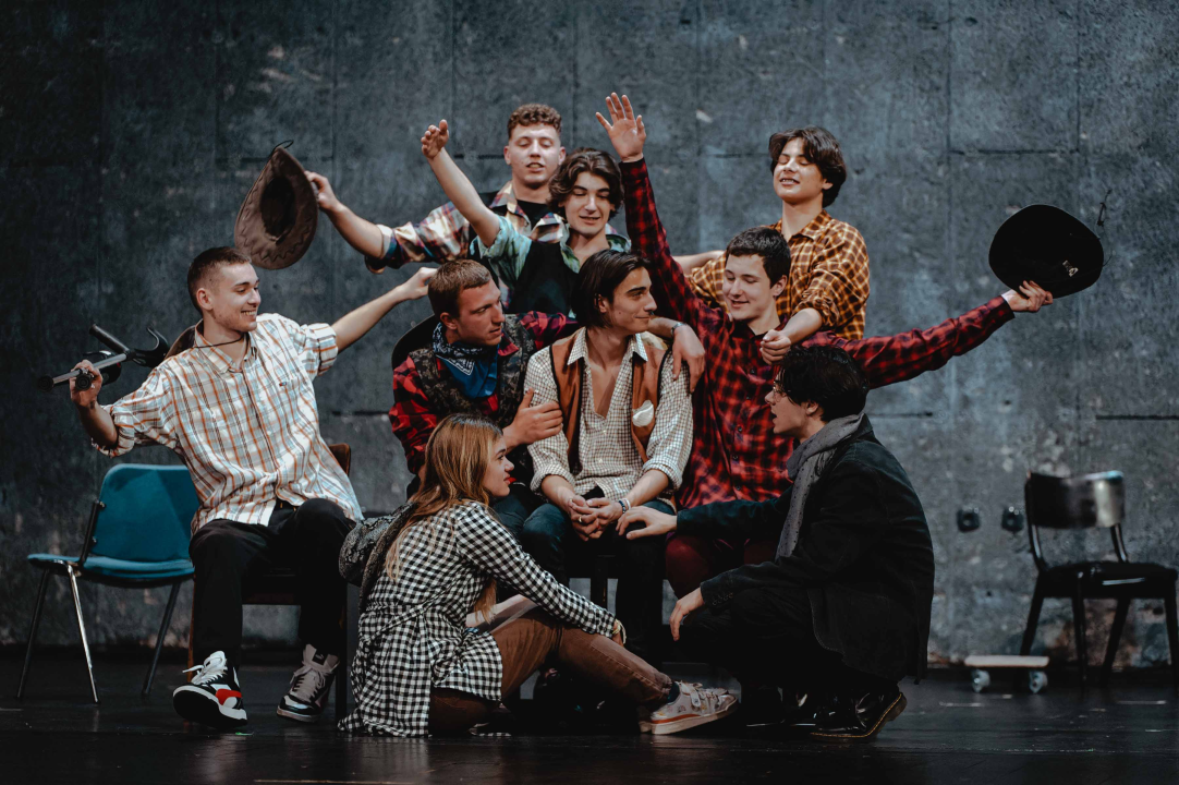 Premijera šibenske 'dice': Diletanti se u 'Kaubojima' natječu za Warholovih petnaest minuta slave 