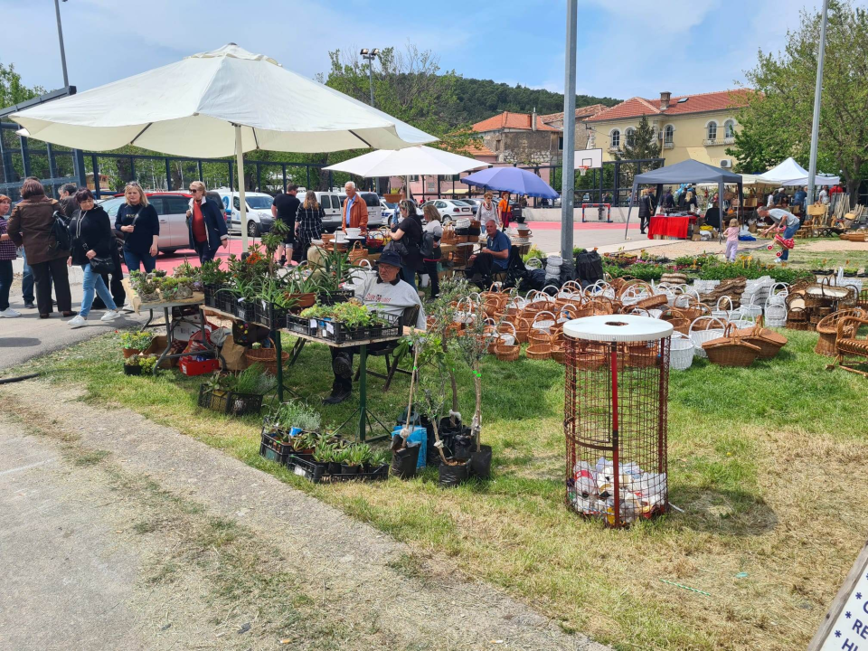 Gužva i drugog dana Sajma agroturizma u Skradinu: Još stignete kupiti domaće proizvode 