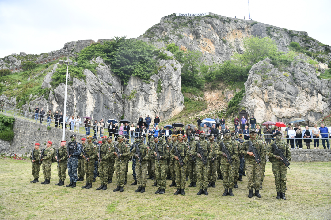  Svečanost na Kninskoj tvrđavi: Polaznicima obuke Središta za razvoj vođa uručene diplome 