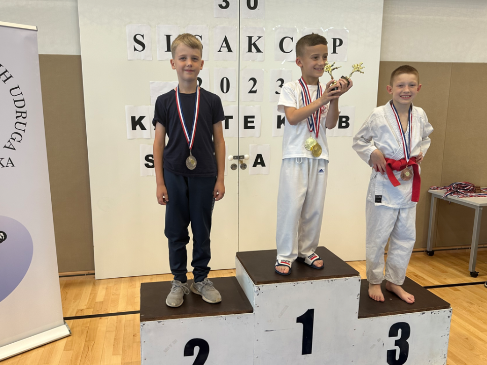 Članovi KK Murter s natjecanja se vratili s 13 medalja