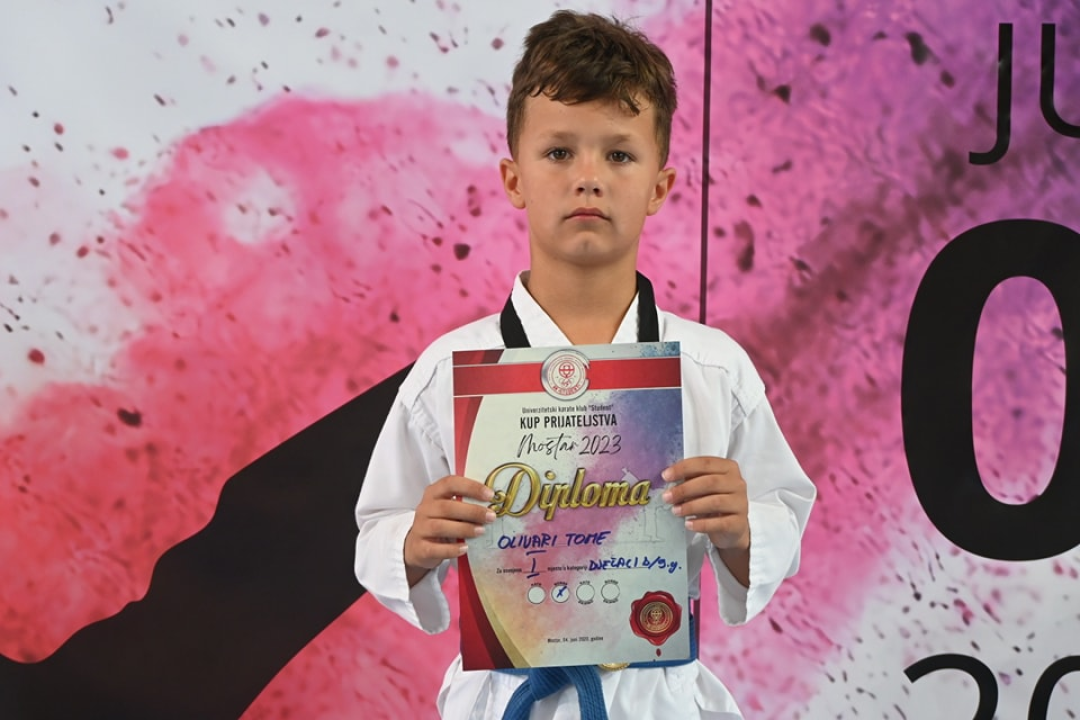 Vodički karataši osvojili 21 medalju i pehar 