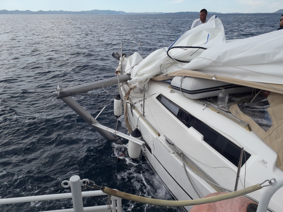 U sudaru glisera i jedrilice u kornatskom arhipelagu jedna osoba ozlijeđena