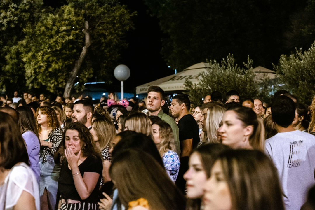 Šibenska noć napunila ulice ljudima koje je rasplesao bend Silente!