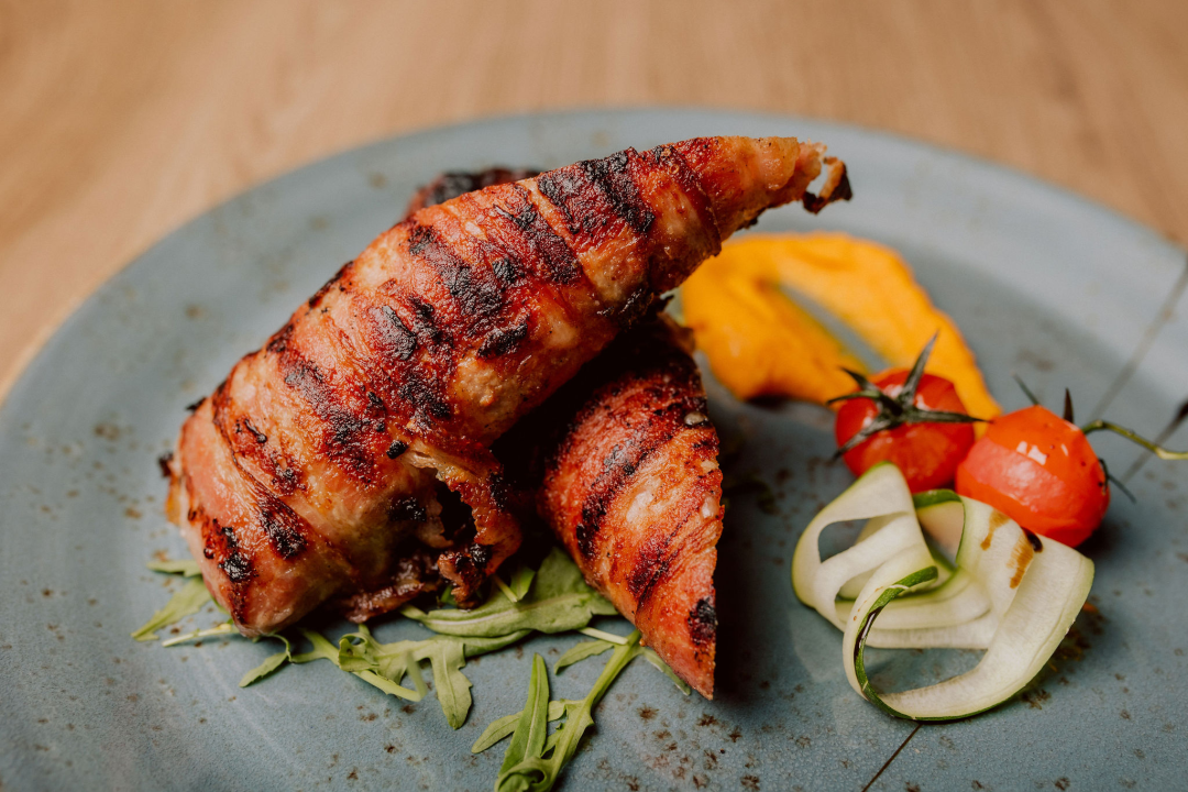 'Kod Starog' oduševite svoje nepce savršeno pripremljenim steakovima od Charolais govedine! 