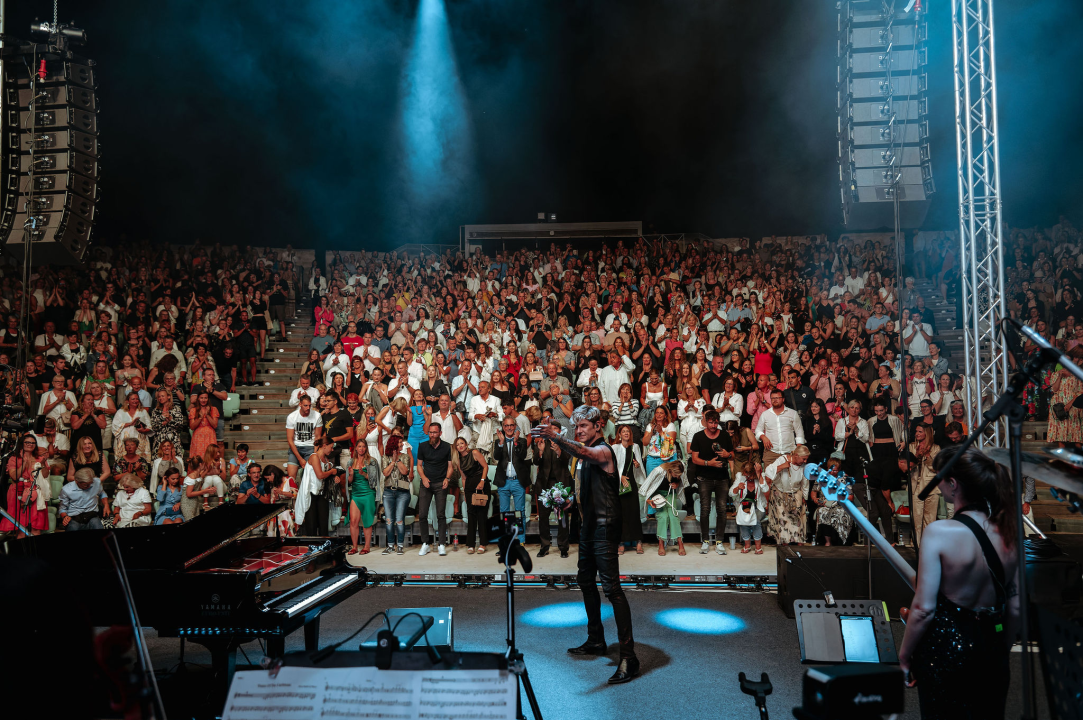 Maksim Mrvica impresivnim koncertom na tvrđavi sv. Mihovila potvrdio svoj zvjezdani status 