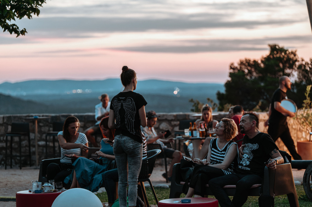 Zalazak, 'buka' i urbane projekcije: Bruna Matić predstavila audio-vizualni projekt NOISE