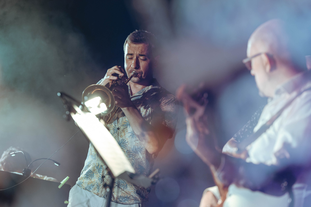 Ljetna večer i vrhunska glazba na Barone Jazz Festivalu: B's FUNstallation oduševili Šibenčane i turiste