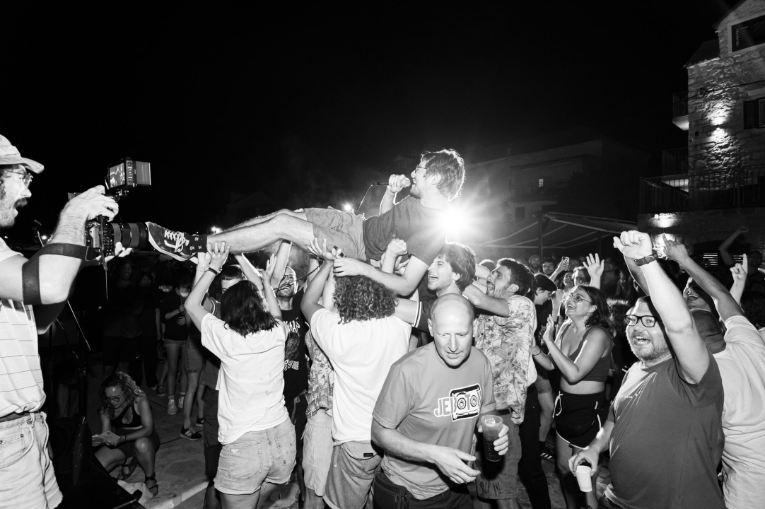 Zbog ove fotogalerije pokajat ćete se što niste otišli na Zlarin Street Music Festival!