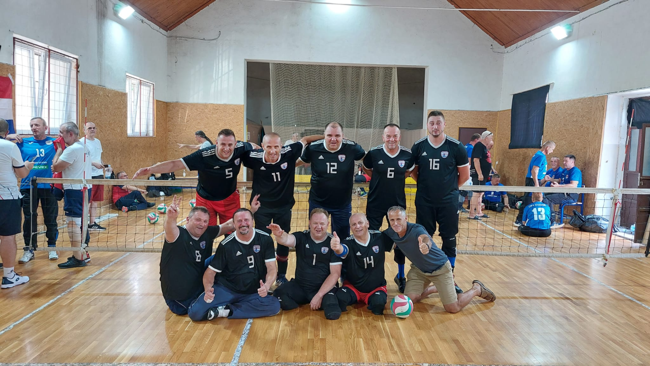 Klub sjedeće odbojke Knin 95 organizirao i osvojio turnir Oluja 95