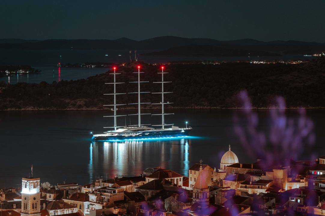 Nestvarni imenjak kultnog jedrenjaka kapetana Jack Sparrowa danima oduševljava Šibenčane i turiste