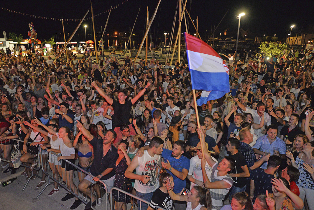 Ne propustite feštu u Betini: Regata Dlan &amp; veslo pa vrhunski koncerti i vatromet! 