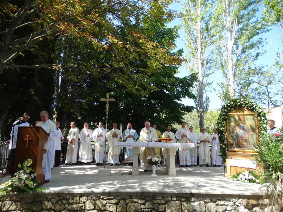 Biskup u miru Ante Ivas predvodio misu za blagdan Gospe od Anđela na Visovcu