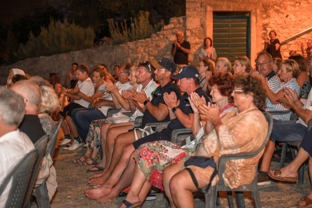 Zlarinjani se tradicionalno prisjetili svog pjesnika i književnika Mladena Bjažića