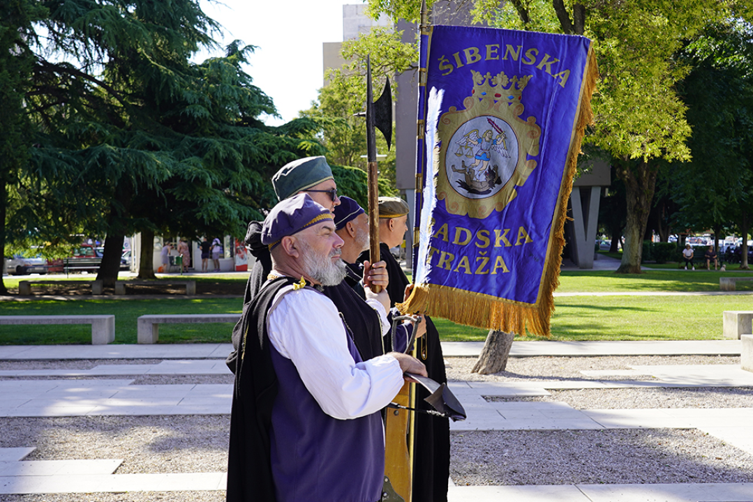 Položeni vijenci i zapaljene svijeće na Kvanju i Baldekinu