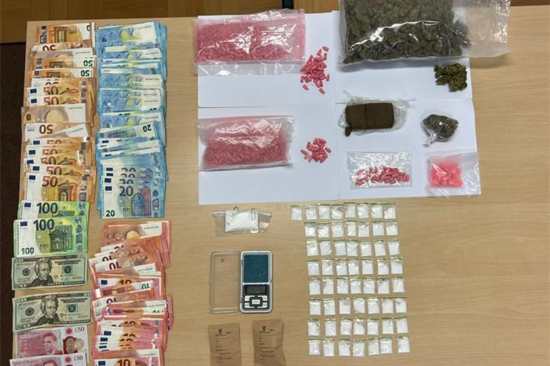 Kod četiri Britanca i pet Hrvata pronađeno omanje brdo droge u Tisnom i Šibeniku