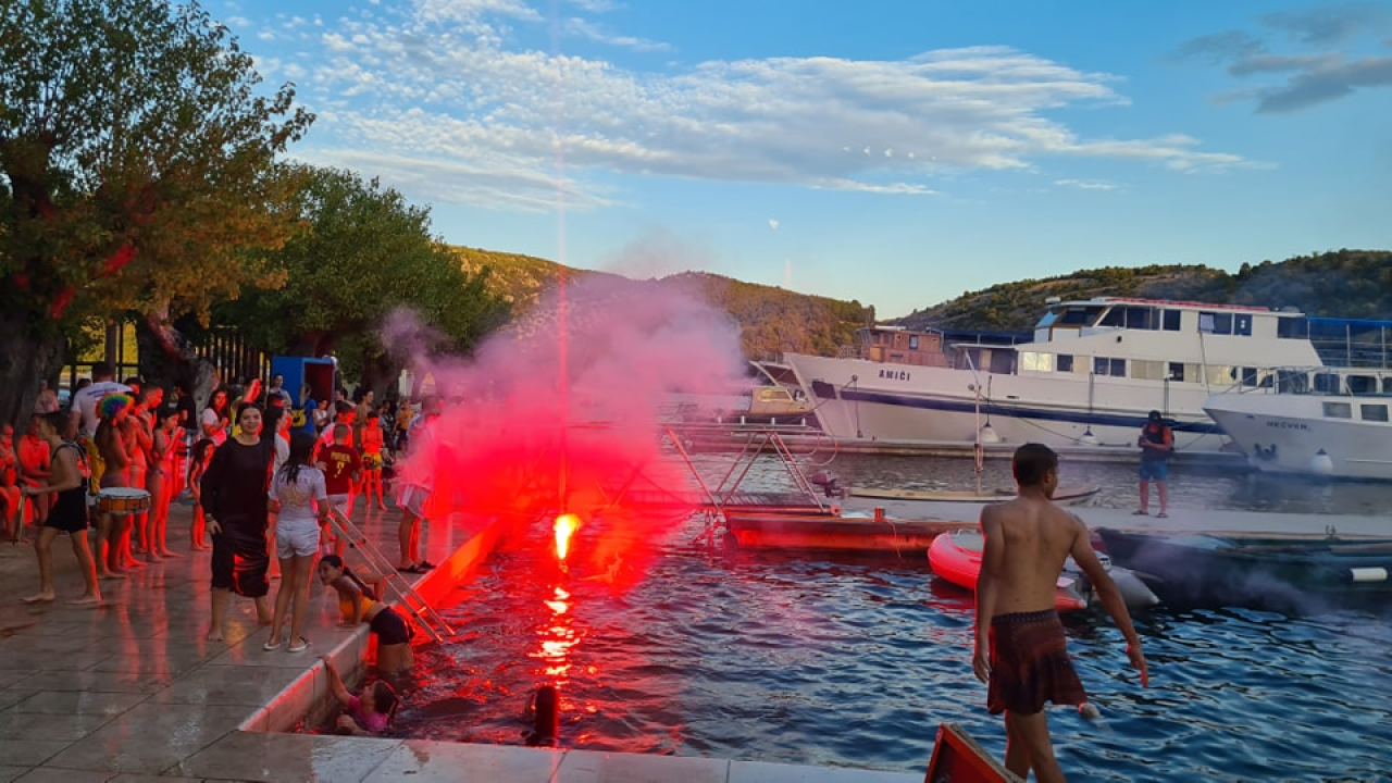 Stari i mladi u Skradinu navukli kostime i odmjerili snage na nogometnom terenu