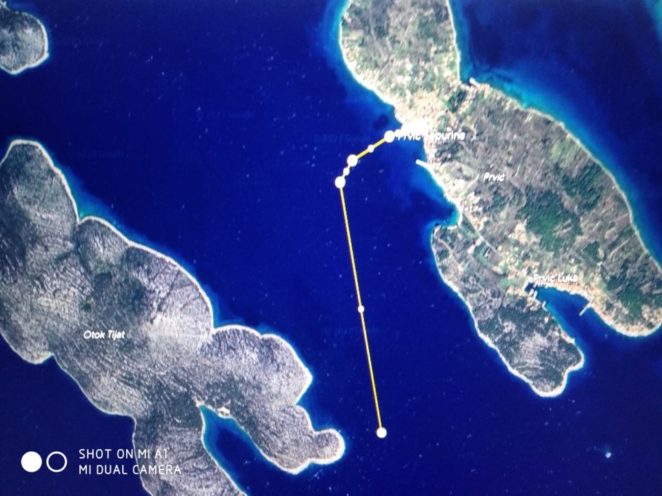 Kod otoka Tijata ribari noćas spasili poljsku obitelj i njihov gliser