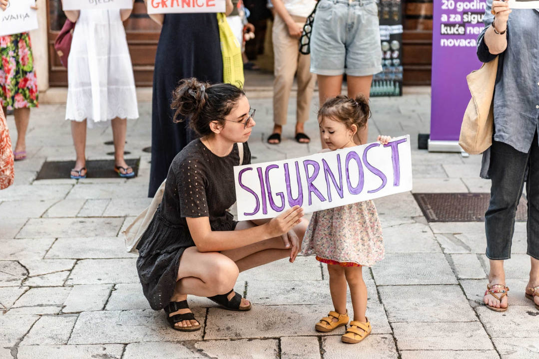 Šibenčanke se priključile prosvjedu protiv femicida: 'U Hrvatskoj je u zadnjih 20 godina ubijeno 400 žena'