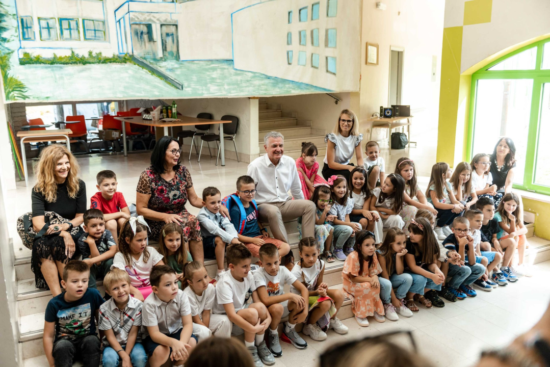 'Učionice 21. stoljeća' s gradonačelnikom dočekale prvašiće: 'Krenite hrabro u školske klupe'