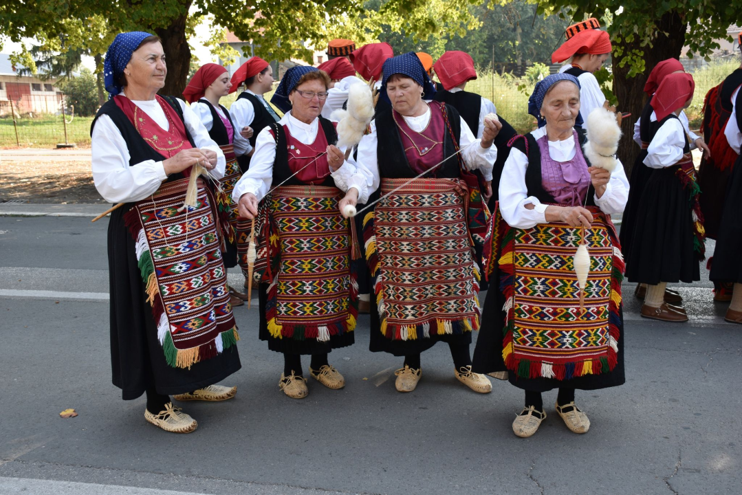 KUU Zvona Zagore na Vinkovačkim jesenima: Biralica uz diple, ojkavica, treskavica i kola po naški