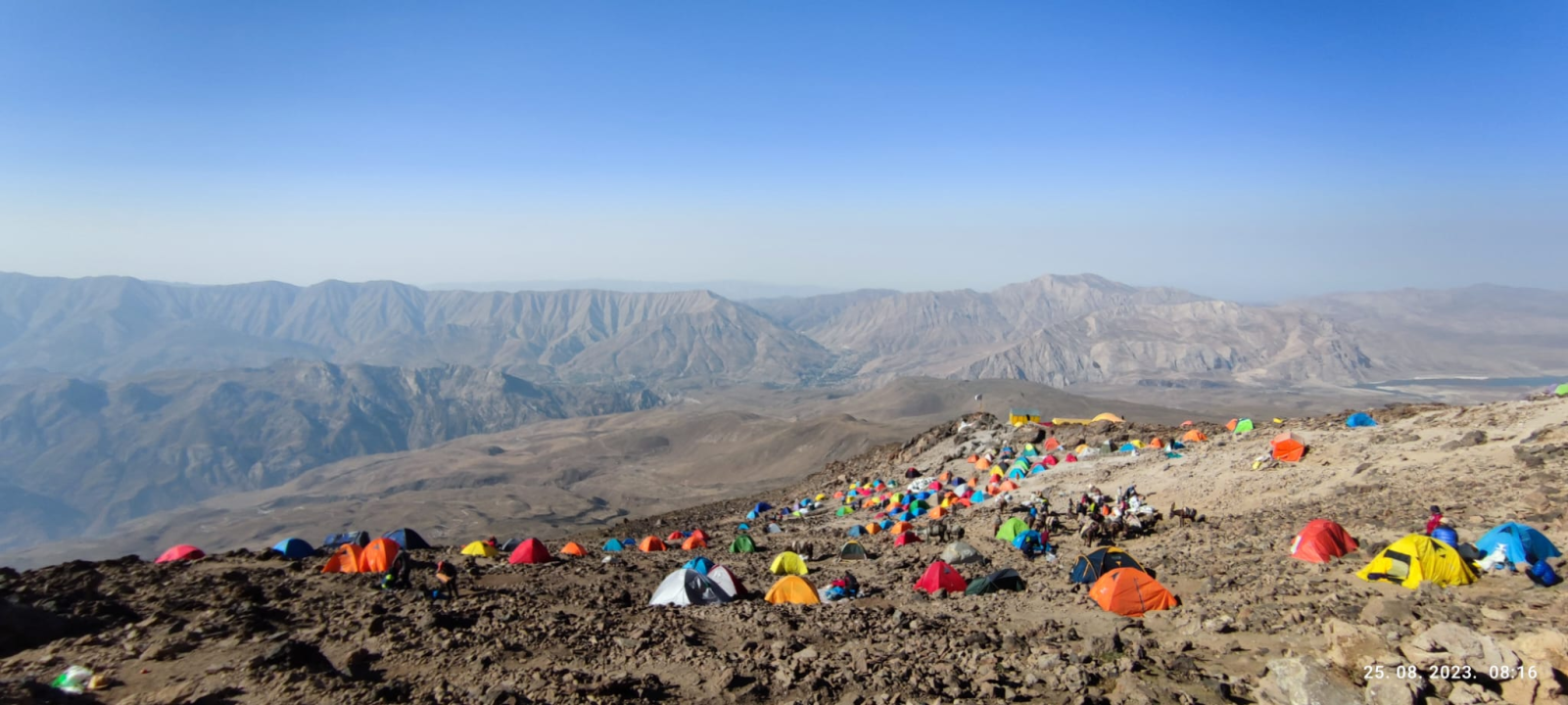 Petnaest planinara iz Šibenika krenulo u osvajanje najvećeg vrha u Iranu: Njih devetero je uspjelo!
