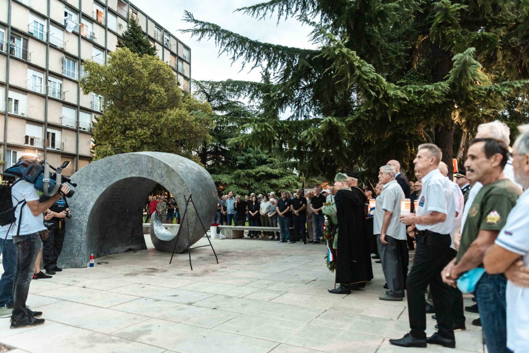 Unatoč prolomu oblaka, grmljavini i pljusku, Šibenčani pokazali koliko im znači Rujanski rat 