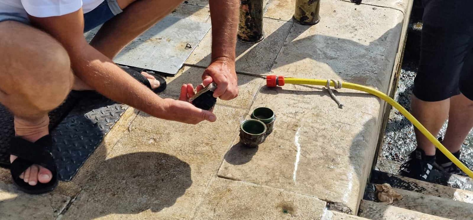 Jutros povodom Dana grada čišćeno podmorje šibenske rive: Među puno smeća pronađena pa deaktivirana ručna bomba