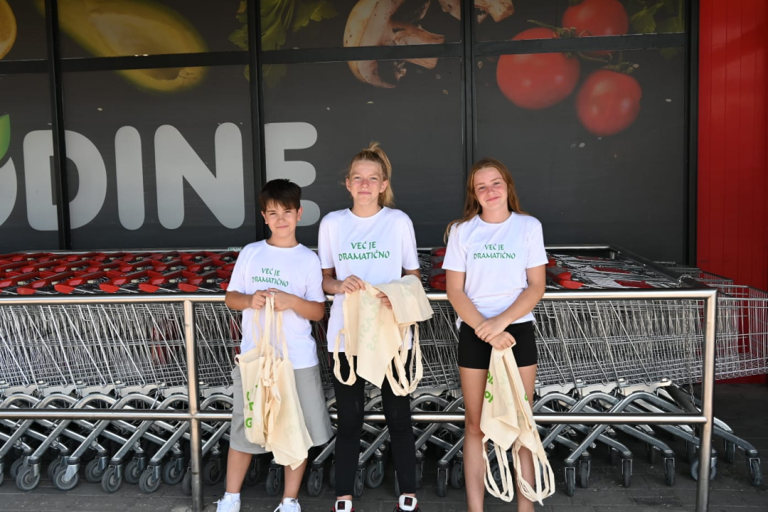 Podjelom platnenih vrećica završen prvi dio kampanje 'Već je dramatično - izbacimo plastično'
