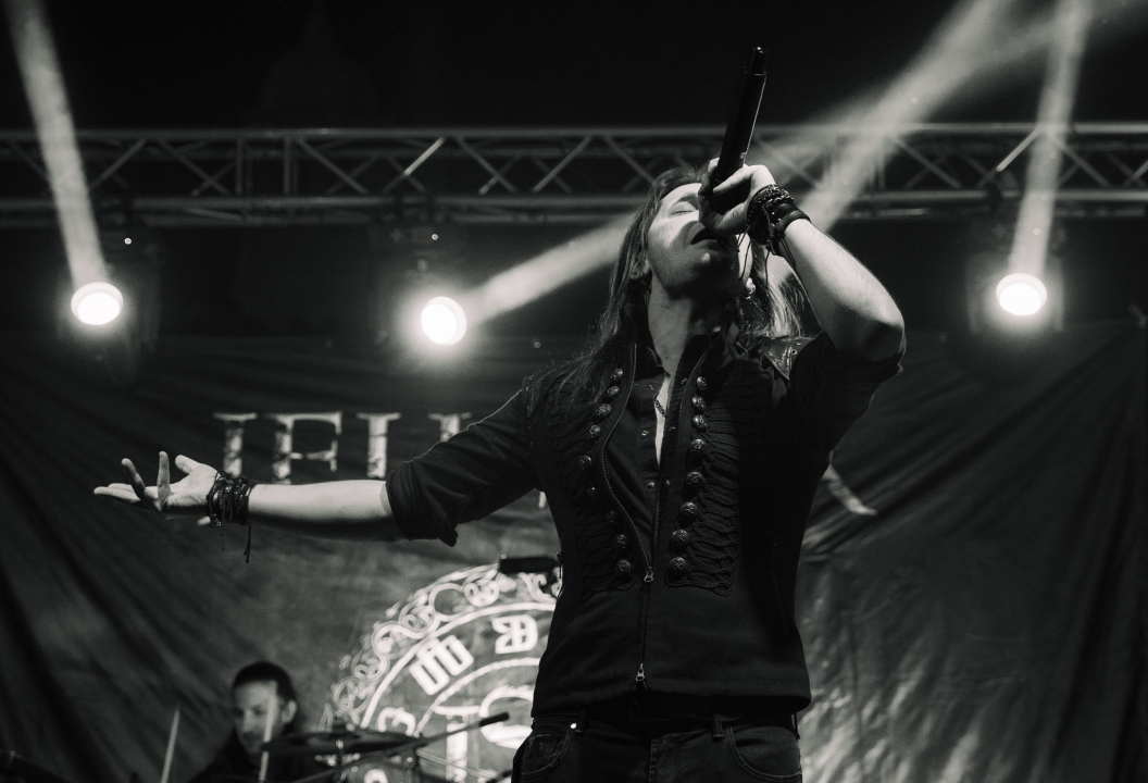 Dino Jelusić zatvorio ‘Bablje ljeto’ u Šibeniku, pogledajte atmosferu s koncerta