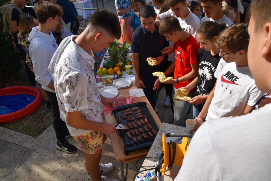 U gimnaziji održani Dani kruha, dio hrane donirali i šibenskoj pučkoj kuhinji