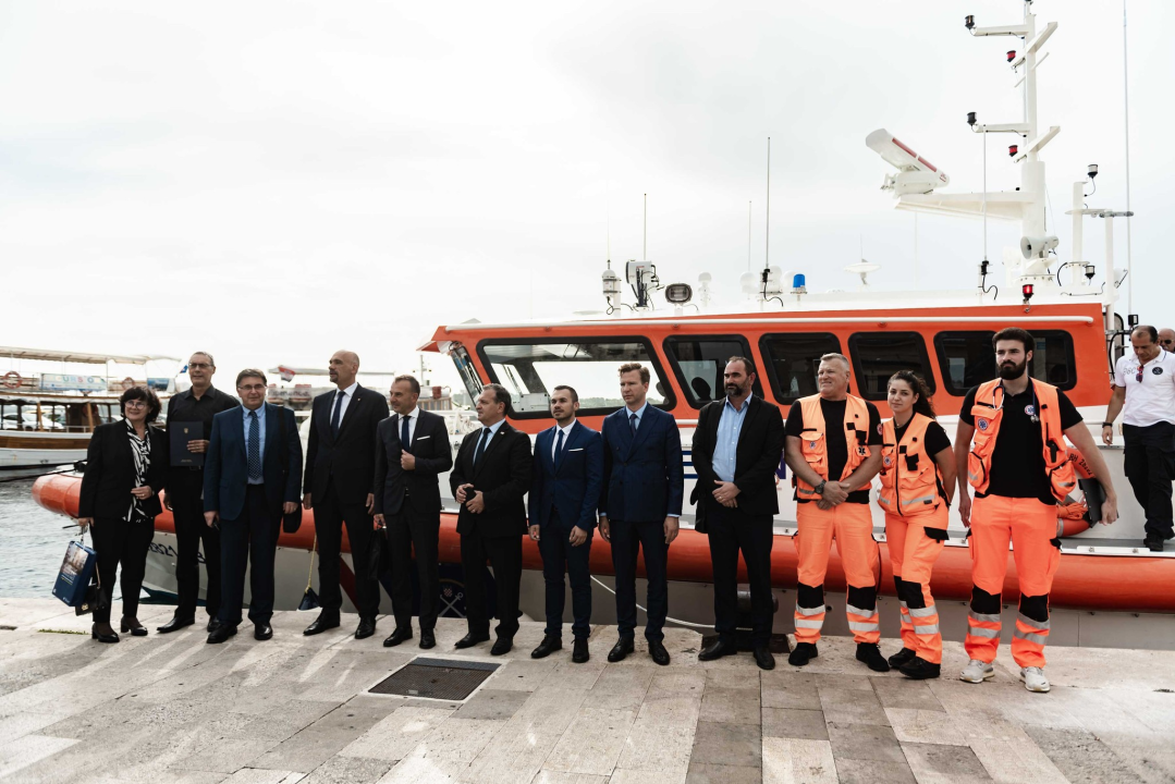 Šibenik dobio brodicu za hitnu pomoć koja plovi i u najekstremnijim vremenskim uvjetima