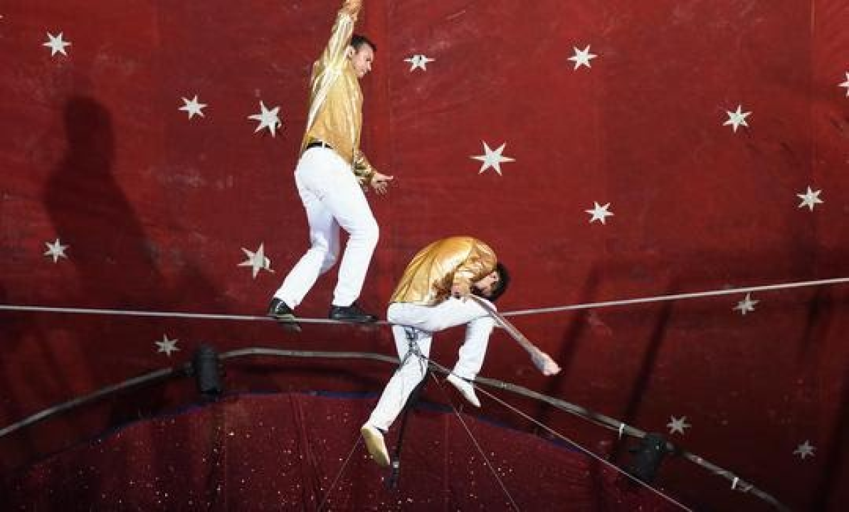 Cirkus Grande Colosseum došao je u Šibenik: Pogledajte vrhunske akrobacije uživo!