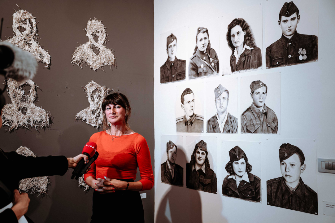 U Muzeju pobjede otvorena izložba 'Portreti partizana': Ana crta kako bi upoznala obiteljsku povijest