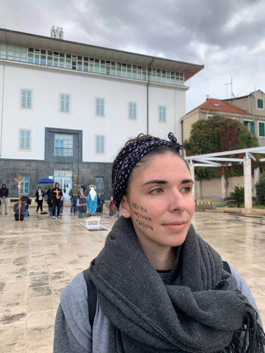 Performans pred moliteljima: 'Nećemo odustati od zaštite temeljnih ljudskih prava'