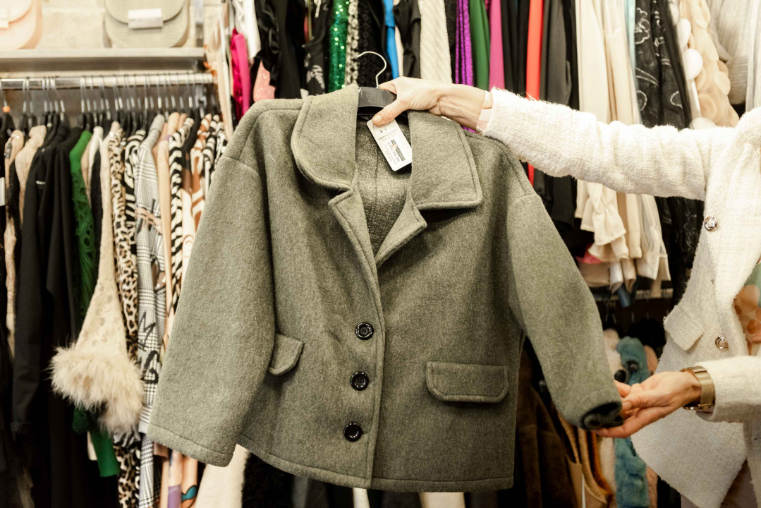 Obnovite svoju jesensku garderobu novim trendi komadima Butika Cecily! 