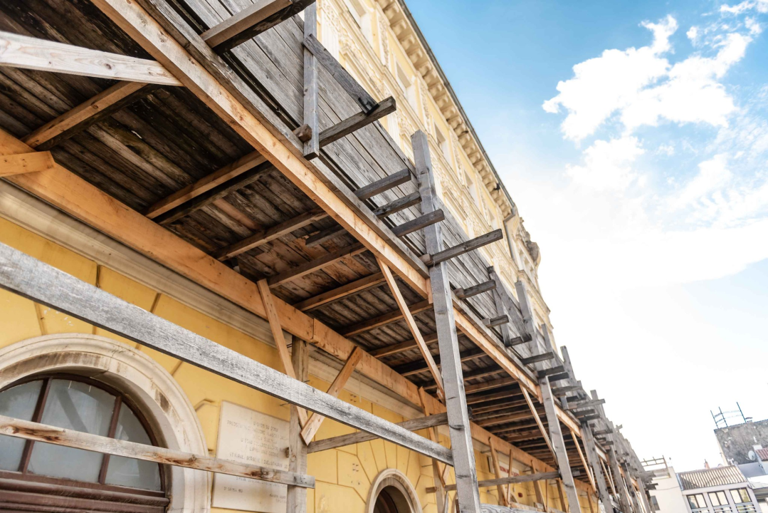 Palača Iljadica-Grbešić i dalje žudi za obnovom, župan Jelić: 'Ima veliki turistički potencijal, šteta je da se koristi za administraciju'