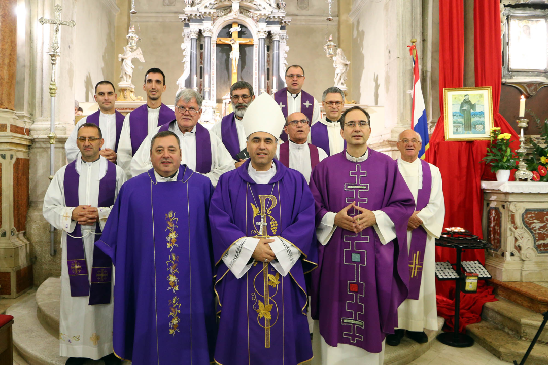 Deseta obljetnica smrti don Frane Šimata: Misu zadušnicu predvodio biskup Glasnović