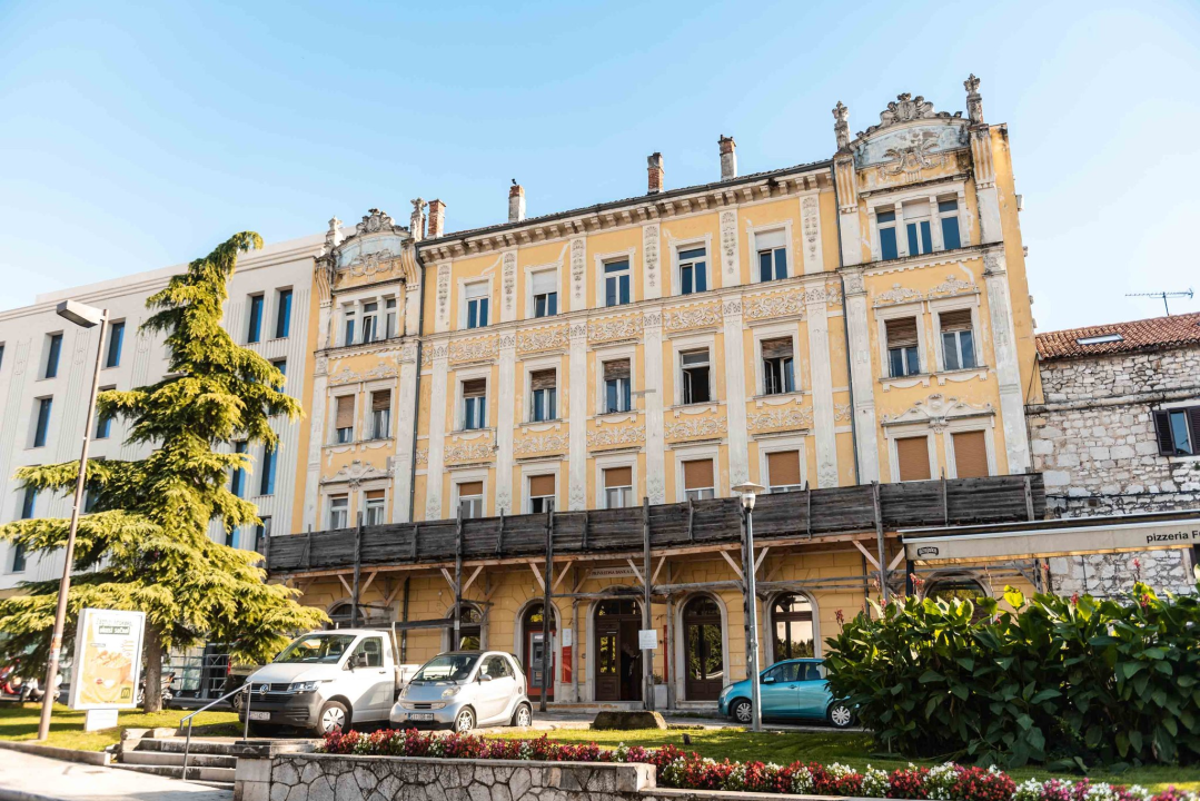 Palača Iljadica-Grbešić i dalje žudi za obnovom, župan Jelić: 'Ima veliki turistički potencijal, šteta je da se koristi za administraciju'