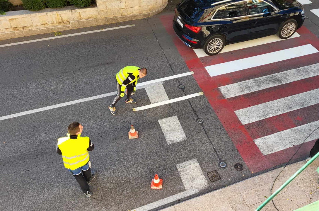 Gradski djelatnici opiturali pješačke prijelaze na Starom pazaru: U podne i pol 