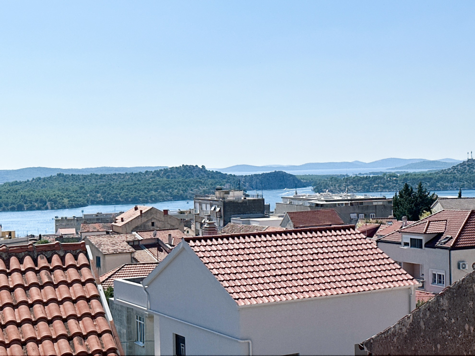 Prodaje se kompletno renoviran dvosoban stan na odličnoj lokaciji!