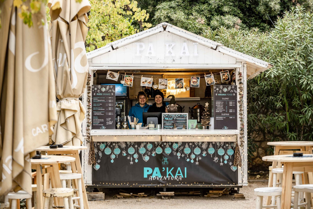 Soparnik, sarme, gulaš, burgeri, kobasice: Provjerili smo gastro ponudu na Adventuri i odlična je