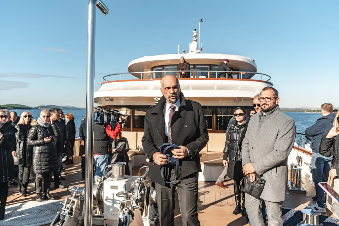 U šibenskom akvatoriju položeni vijenci u čast poginulih i nestalih hrvatskih pomoraca