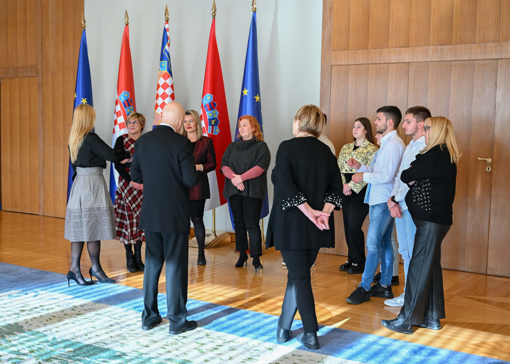 Učenici Medicinske škole na Pantovčaku kod predsjednika Milanovića