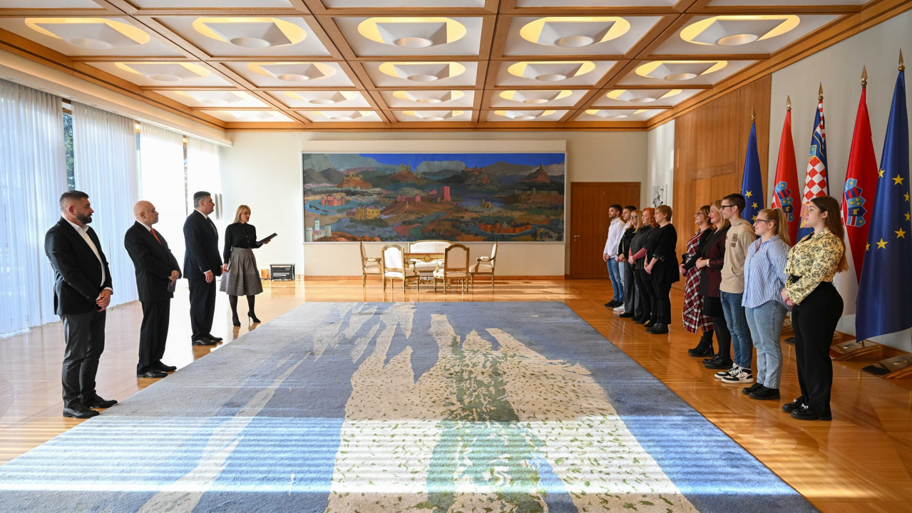 Učenici Medicinske škole na Pantovčaku kod predsjednika Milanovića