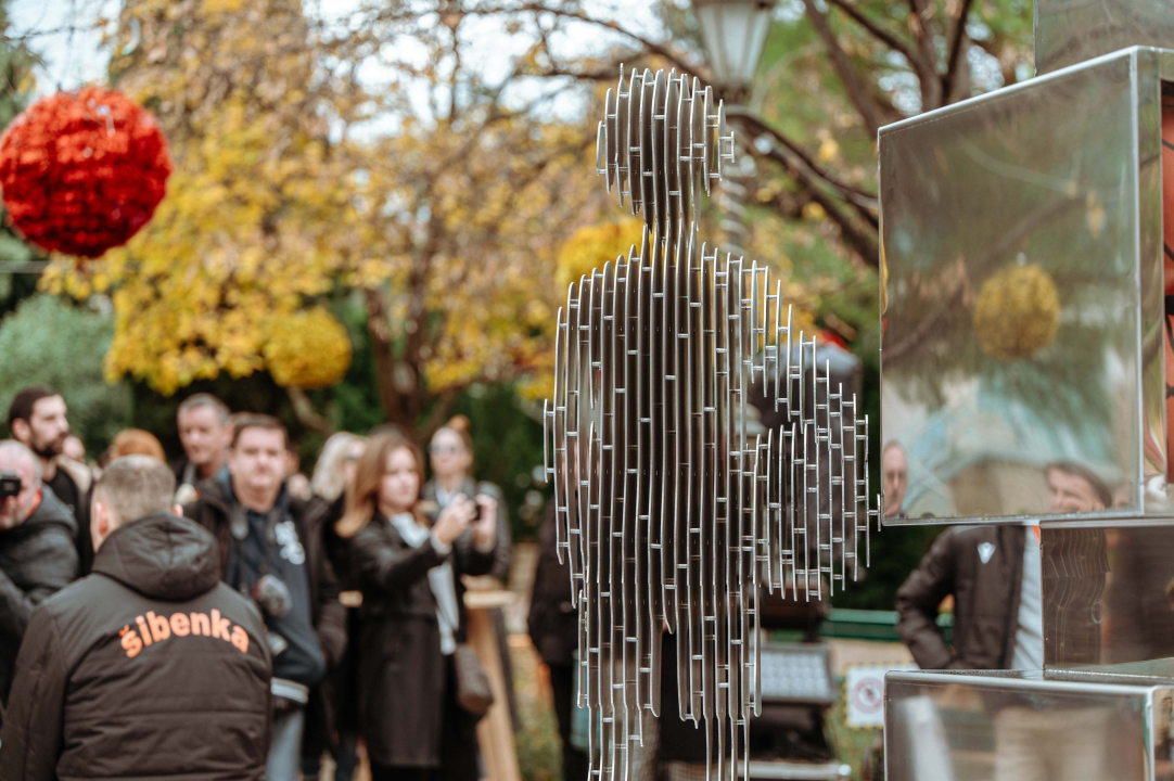 Umjetnička instalacija u spomen na Dražena Petrovića svečano otkrivena u đardinu