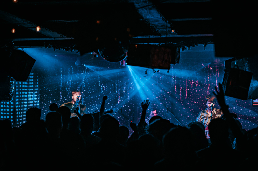 Svemirko sletio u Azimut i synth-pop hitovima rasplesao krcat podij