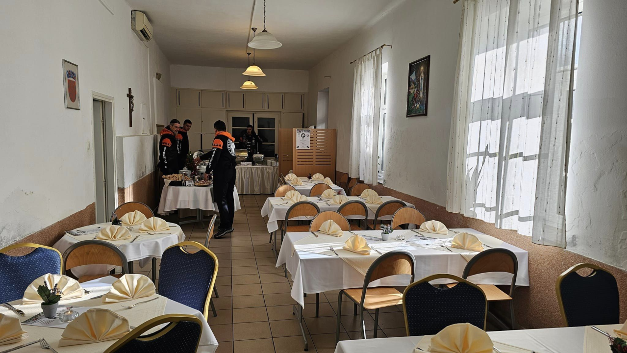 Moto klub Adventure Šibenik ispred pučke kuhinje spremio gozbu za potrebite 